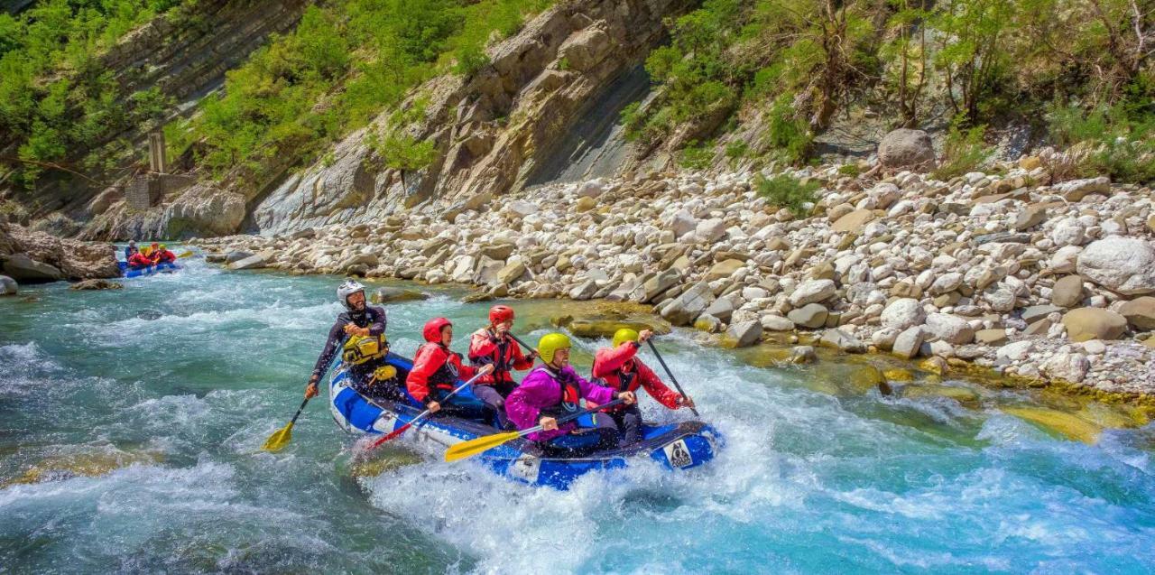 Etheres Tzoumerkon Mountain Resort Kataráktisz Kültér fotó