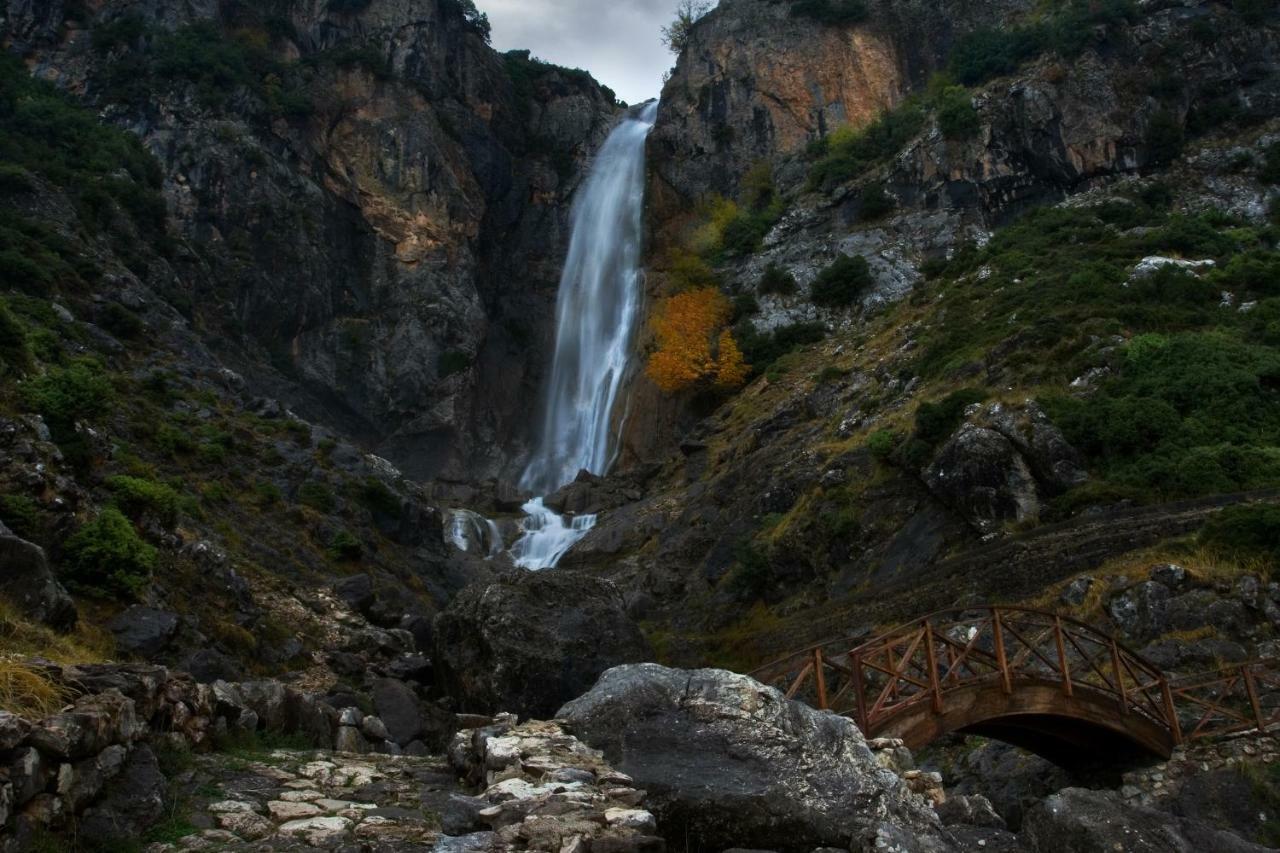 Etheres Tzoumerkon Mountain Resort Kataráktisz Kültér fotó